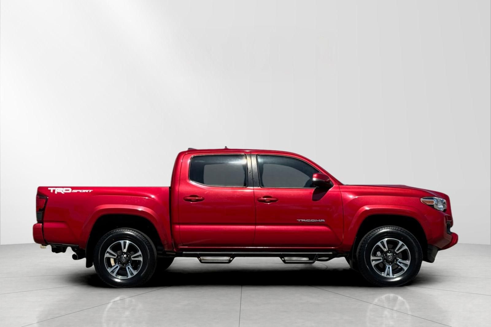 Used 2019 Toyota Tacoma TRD Sport w/ TRD Premium Sport Package image 3