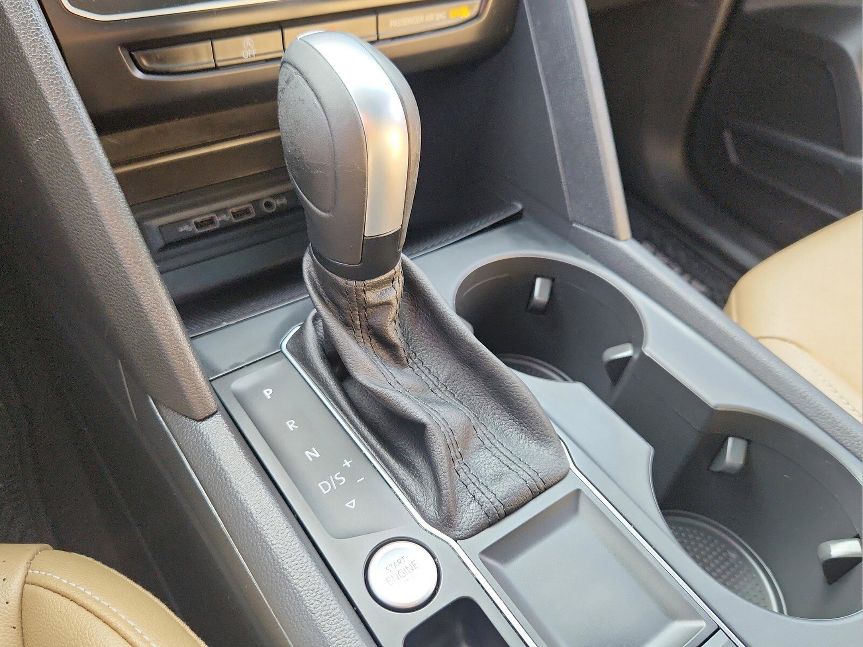 Used 2020 Volkswagen Atlas Cross Sport SE w/ Panoramic Sunroof Package image 16