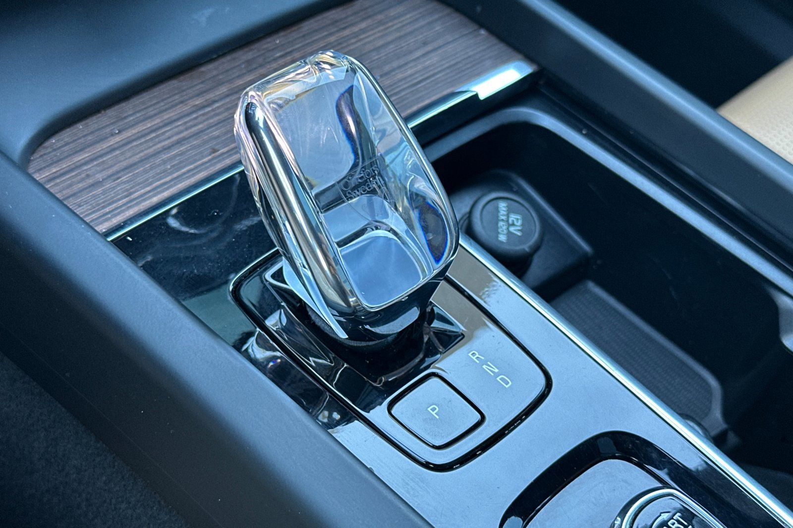 Certified 2023 Volvo XC60 B5 Ultimate w/ Climate Package image 27