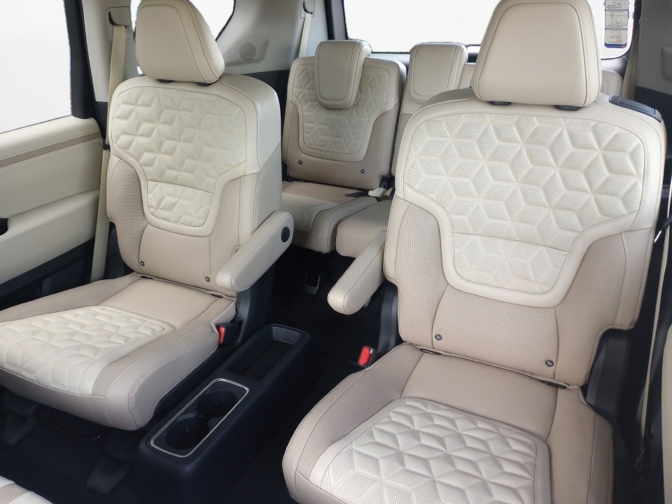 New 2026 Nissan Armada Platinum image 12