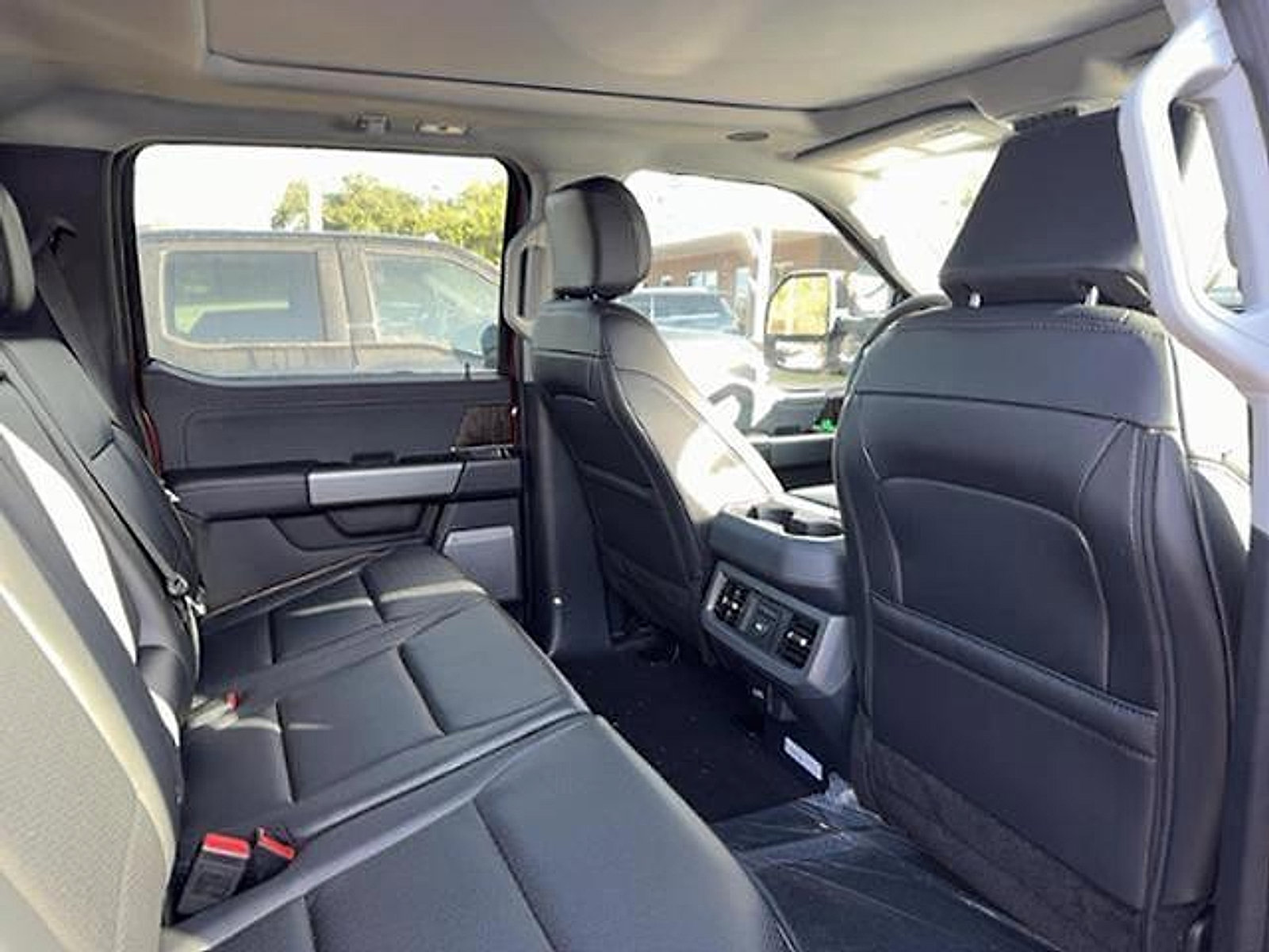 New 2026 Ford F250 Lariat w/ Black Appearance Package AWD/4WD image 19