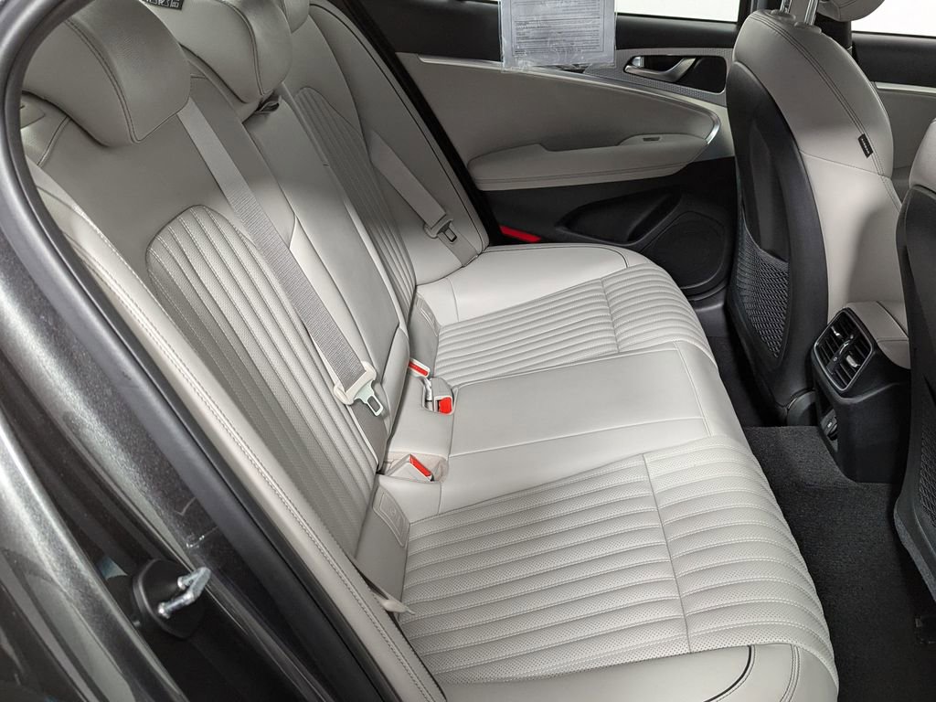 Used 2023 Genesis G70 2.0T w/ Sport Prestige Package image 38