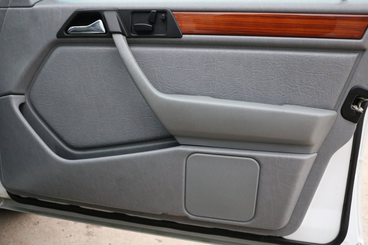 Used 1993 Mercedes-Benz 300 E 2.8 image 40