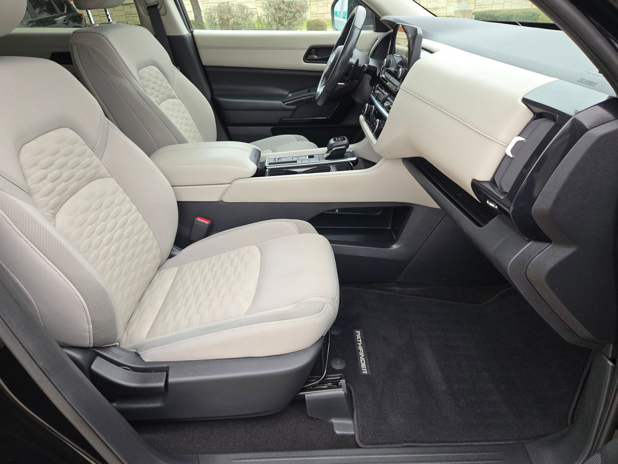 Used 2023 Nissan Pathfinder SV image 30