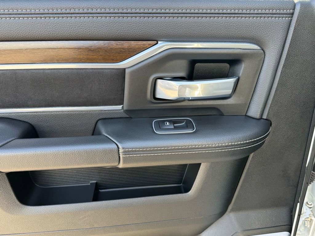 Used 2024 RAM 2500 Laramie AWD/4WD image 16