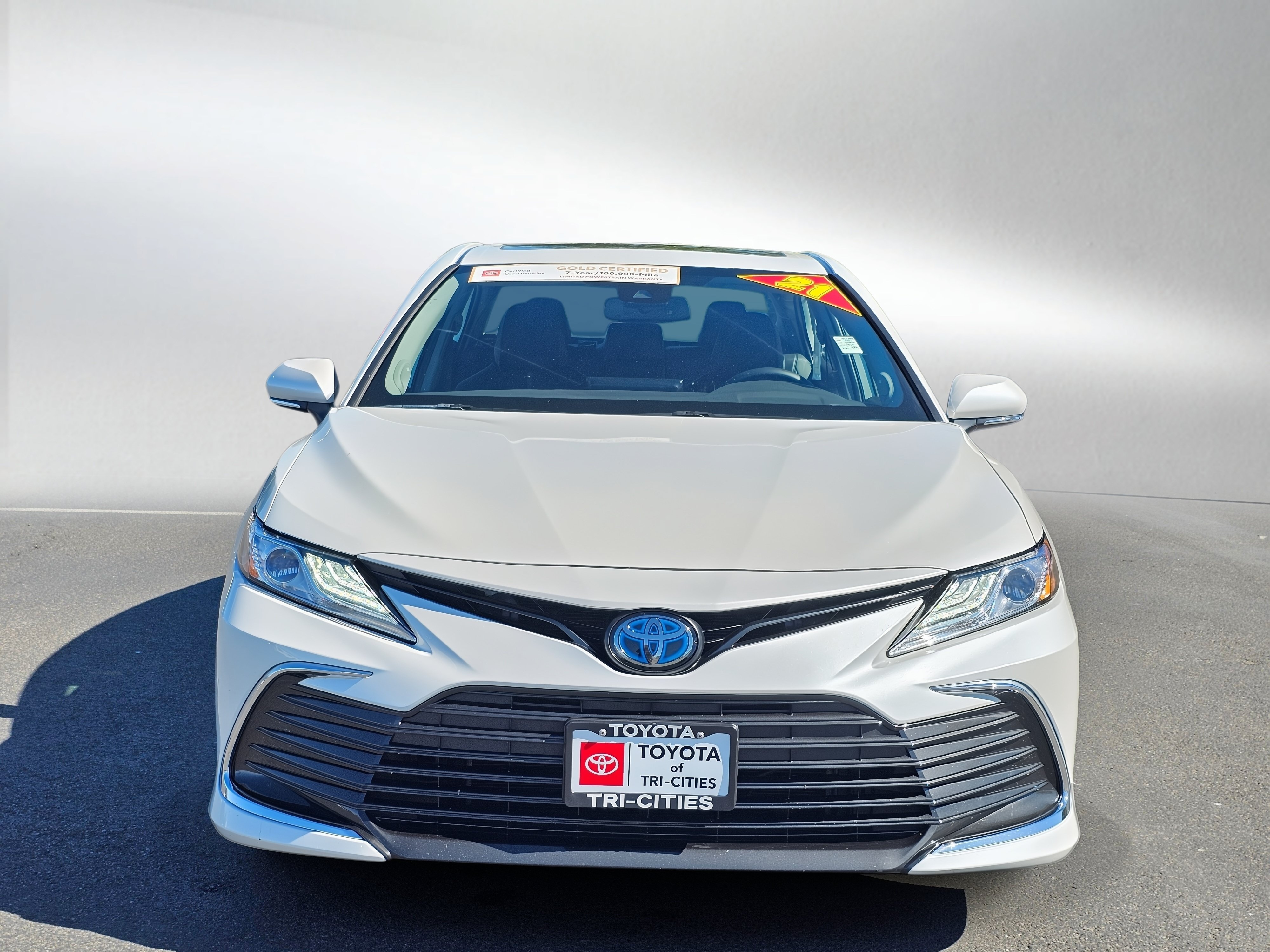 Used 2021 Toyota Camry XLE w/ Navigation Upgrade Package FWD image 8
