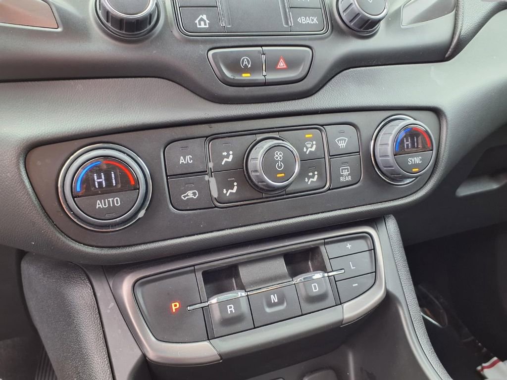 Used 2022 GMC Terrain AT4 image 8