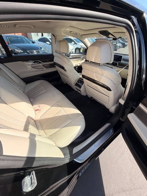 Used 2018 BMW 740e xDrive AWD/4WD image 14