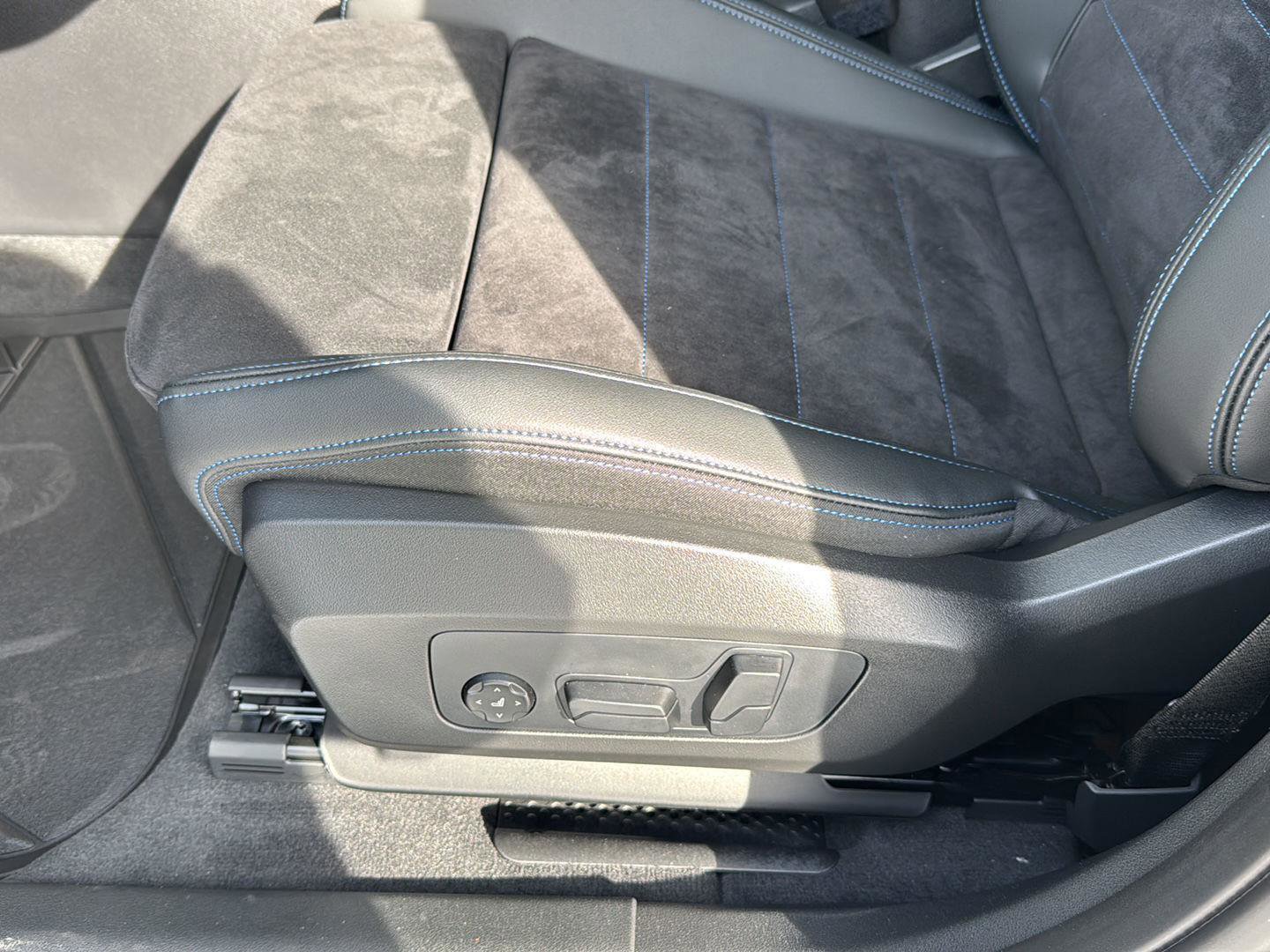 New 2026 BMW X2 xDrive28i w/ Technology Package image 27