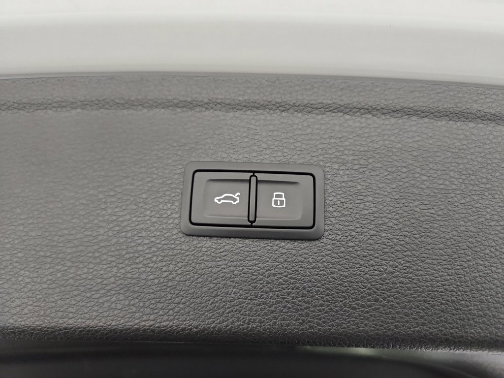 Used 2023 Audi Q5 2.0T Premium w/ Convenience Package image 40