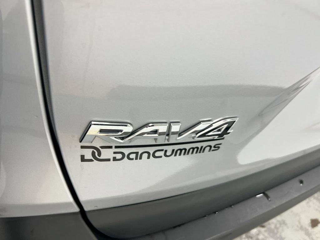 Used 2022 Toyota RAV4 XLE AWD/4WD image 25