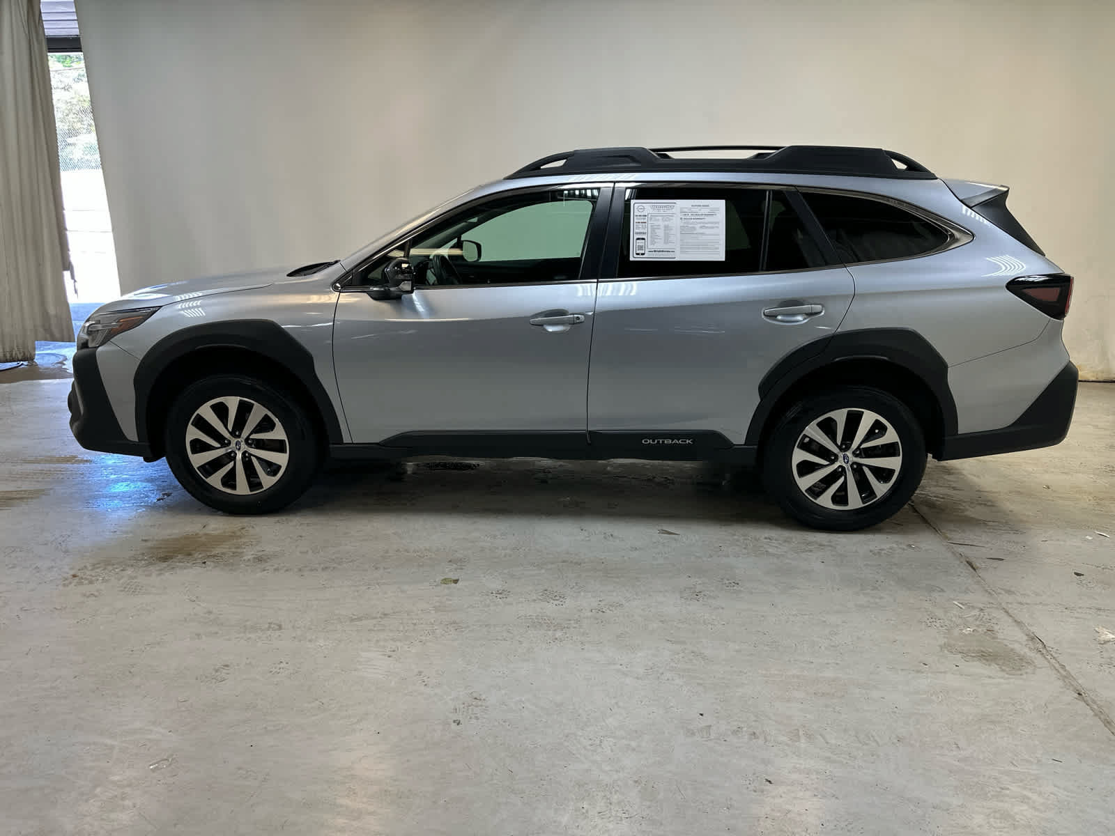 Used 2024 Subaru Outback Premium AWD/4WD image 9