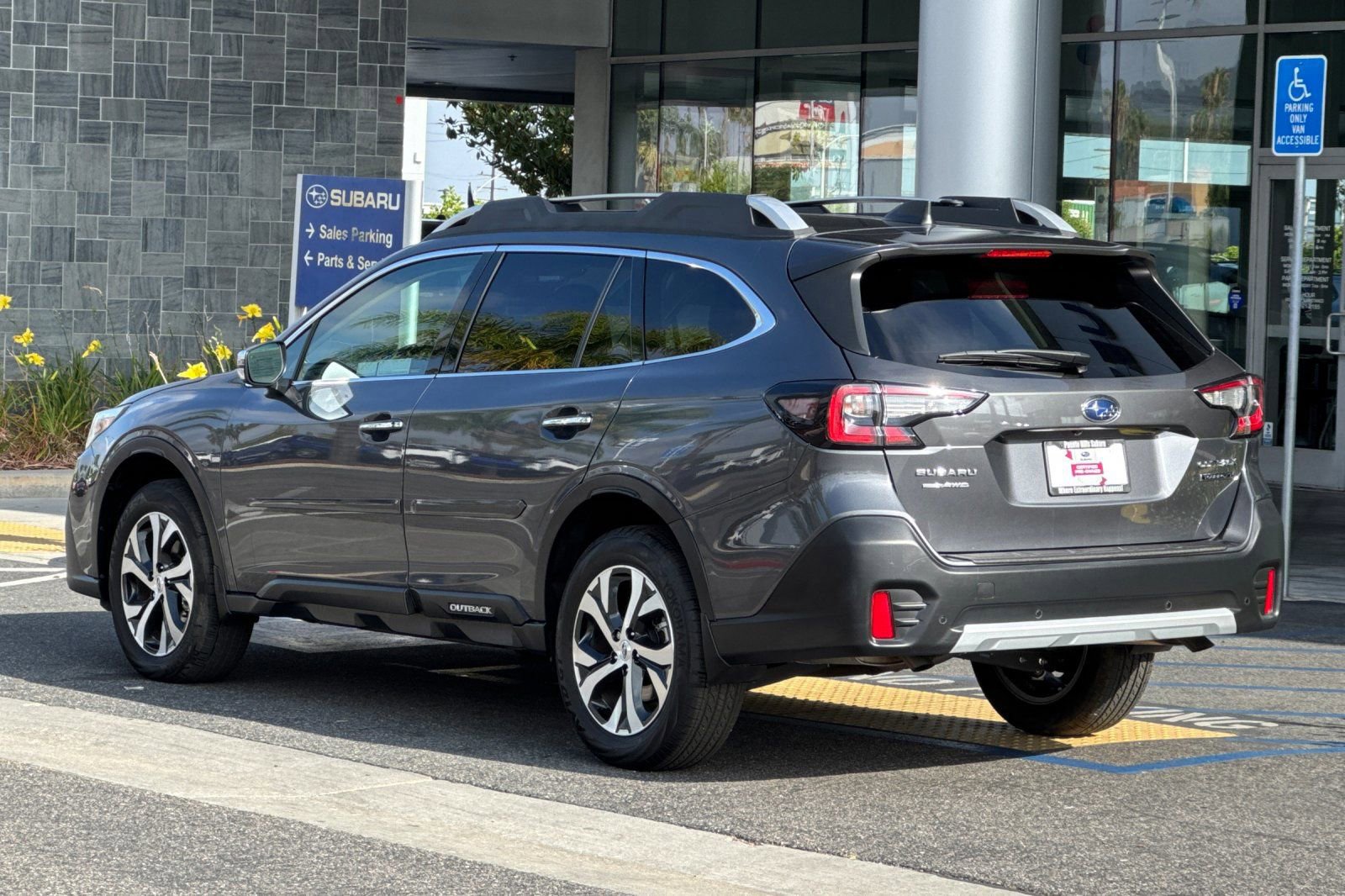 Used 2021 Subaru Outback Touring XT AWD/4WD image 4