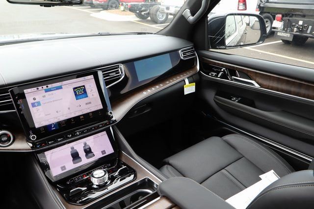 New 2024 Jeep Grand Wagoneer L 4WD w/ Convenience Group III image 36