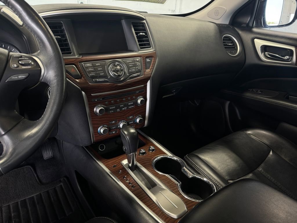 Used 2017 Nissan Pathfinder Platinum w/ Family Entertainment Package FWD image 18