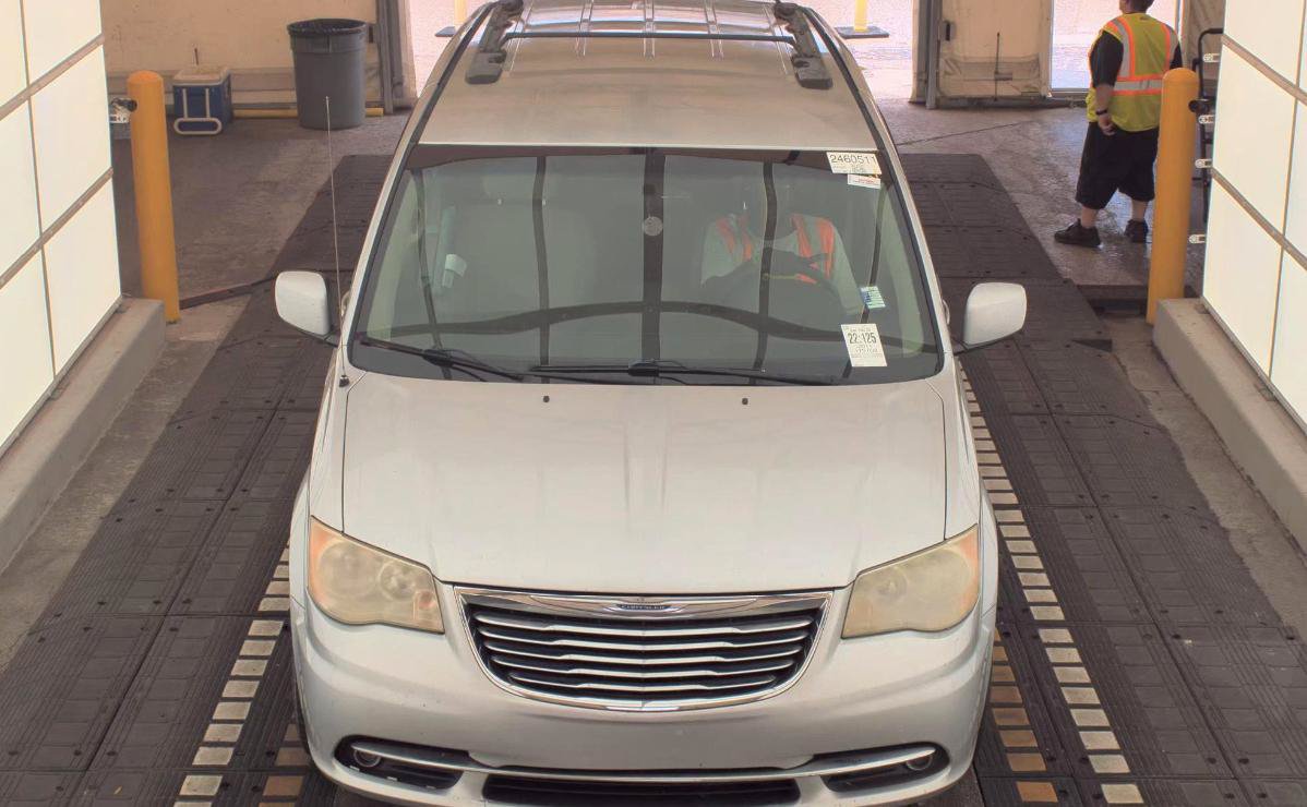 Used 2011 Chrysler Town & Country Touring FWD image 2