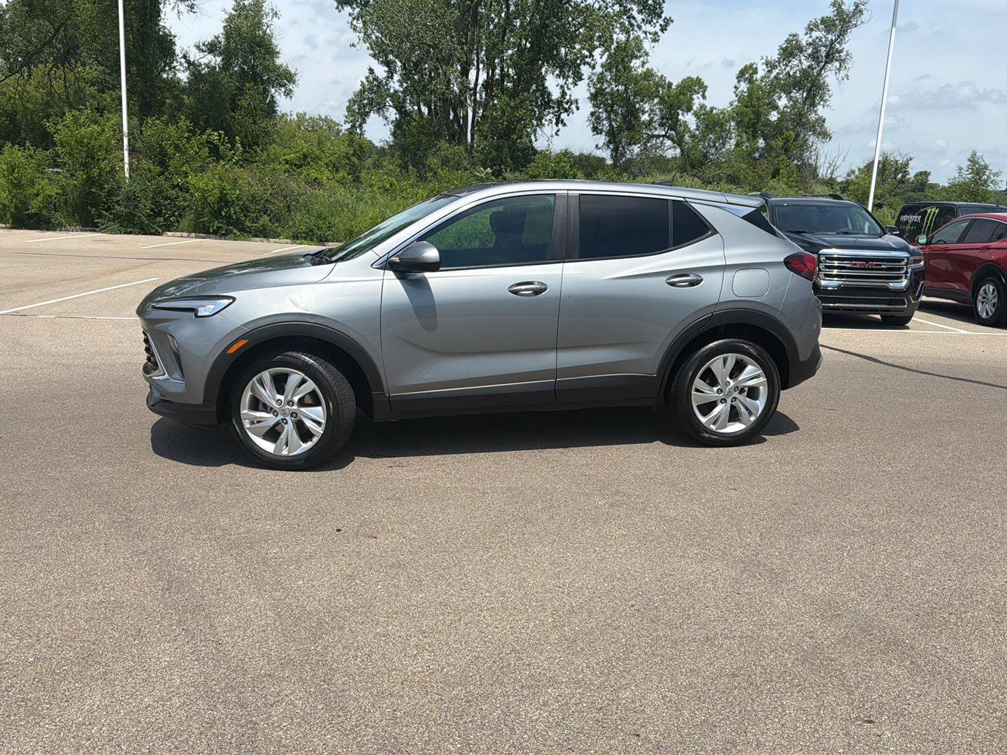Used 2024 Buick Encore GX Preferred AWD/4WD image 2