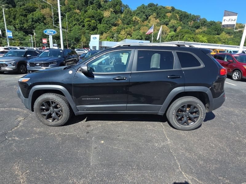 Used 2018 Jeep Cherokee Trailhawk AWD/4WD image 4
