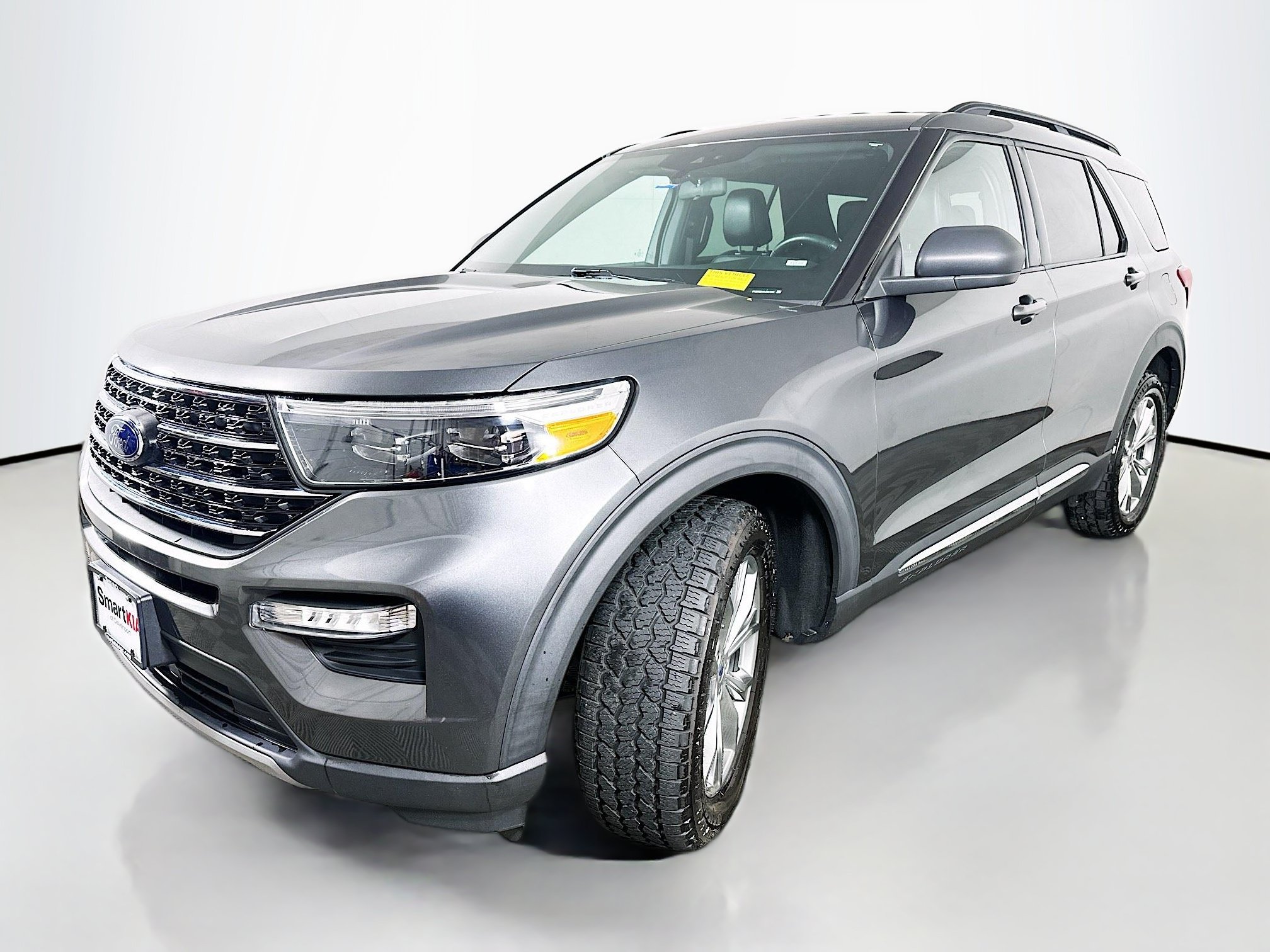 Used 2020 Ford Explorer XLT w/ Equipment Group 202A AWD/4WD image 3