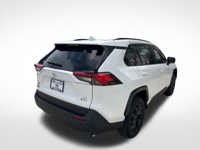 Used 2025 Toyota RAV4 LE AWD/4WD image 4