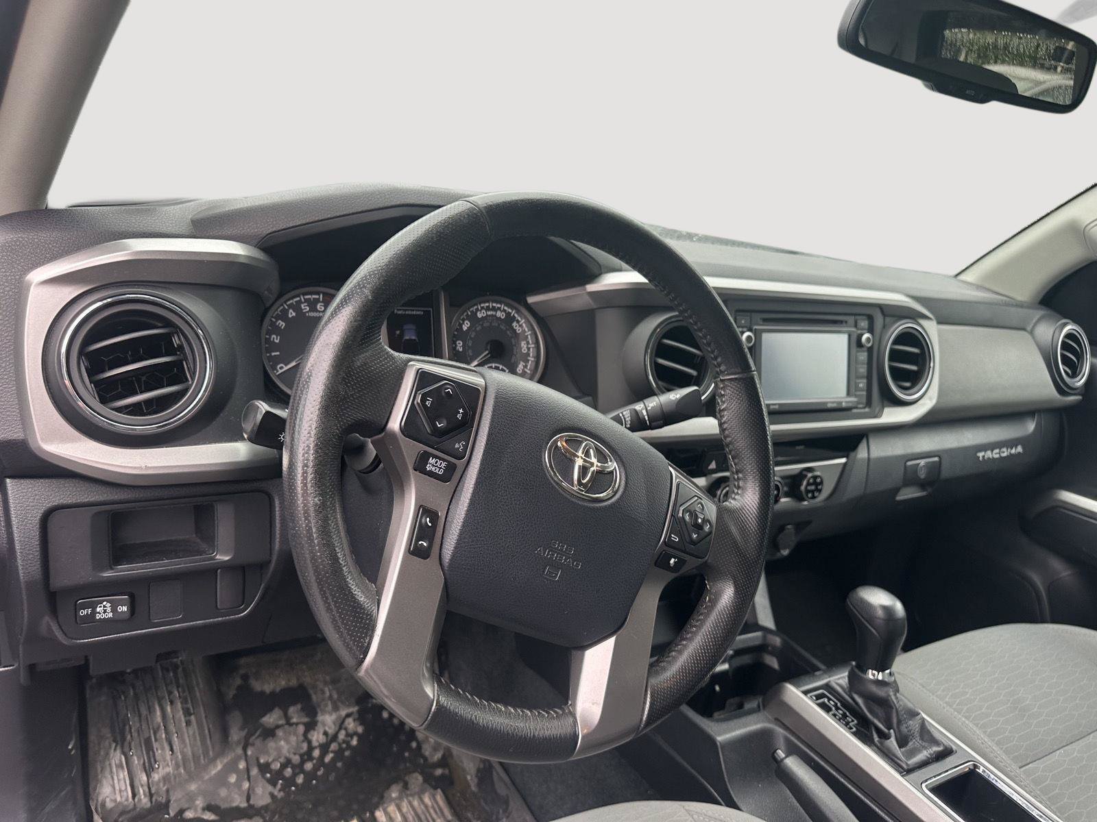 Used 2017 Toyota Tacoma SR5 w/ Tow Package RWD image 10
