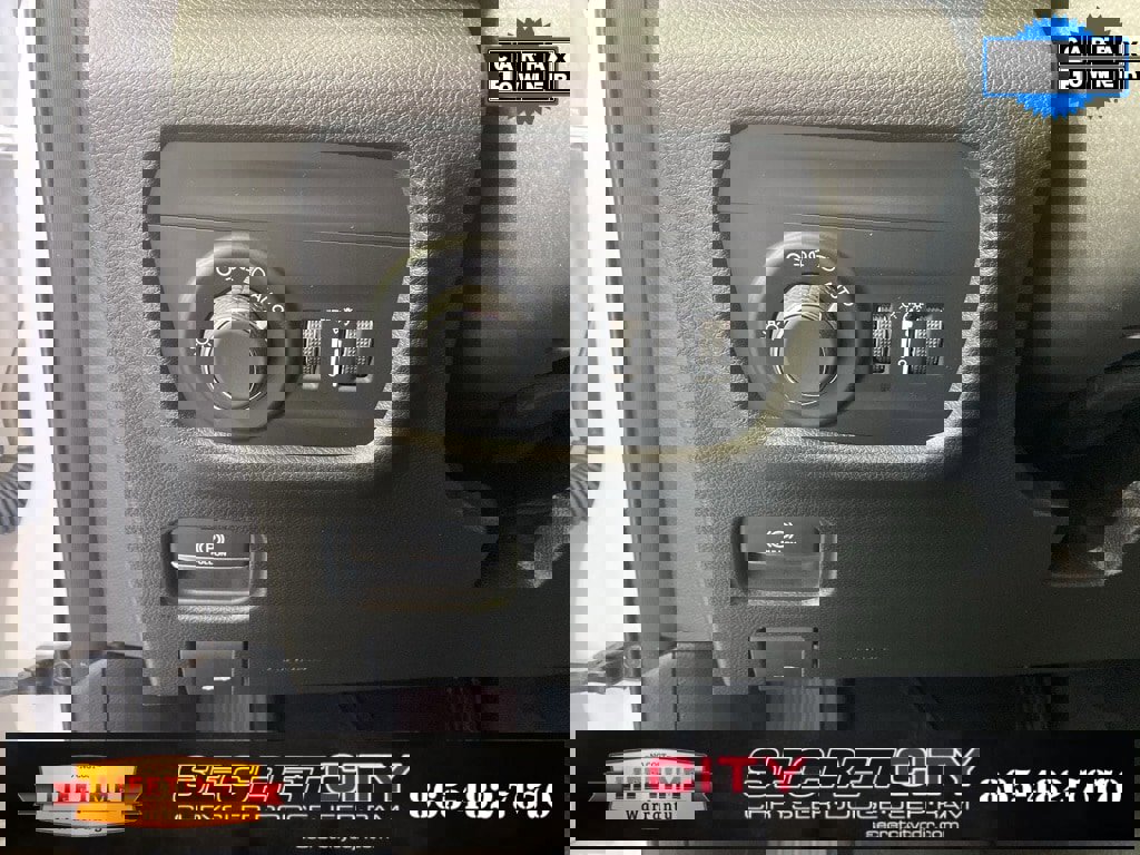 Used 2023 Jeep Grand Cherokee Laredo image 14