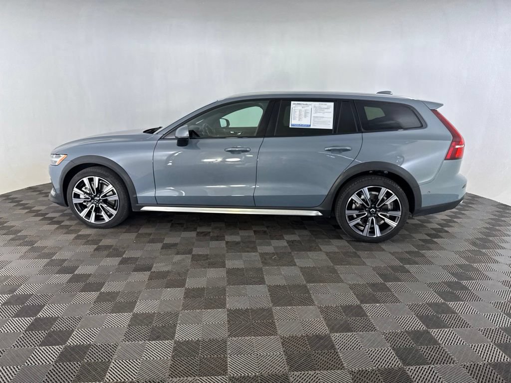 Used 2023 Volvo V60 B5 Cross Country Ultimate AWD/4WD image 11