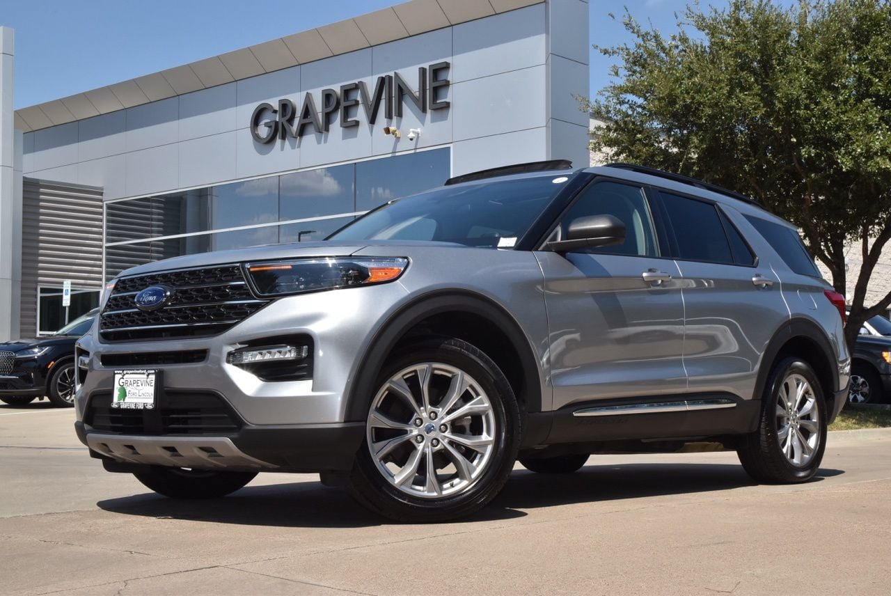 Used 2023 Ford Explorer XLT w/ Equipment Group 202A AWD/4WD image 2