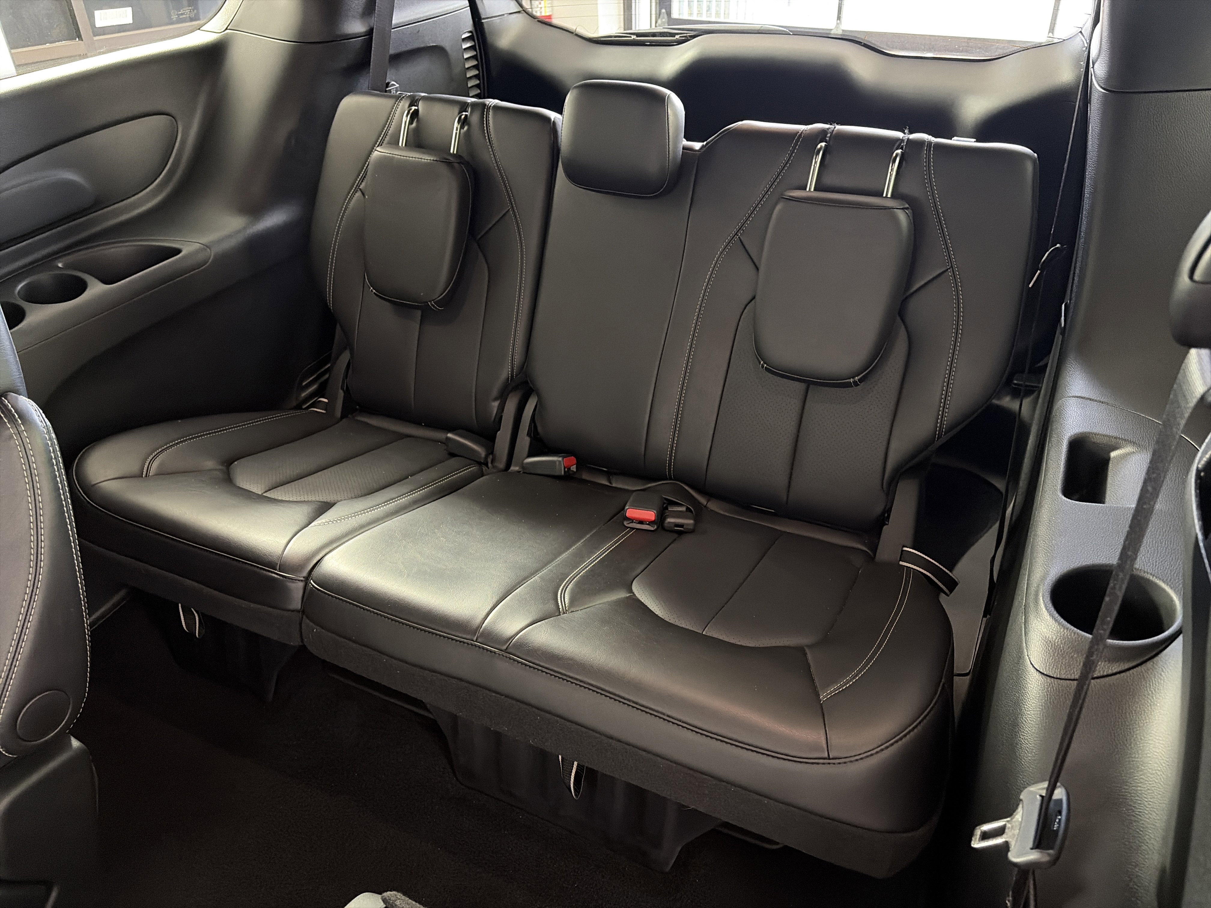 Used 2026 Chrysler Pacifica Select image 8