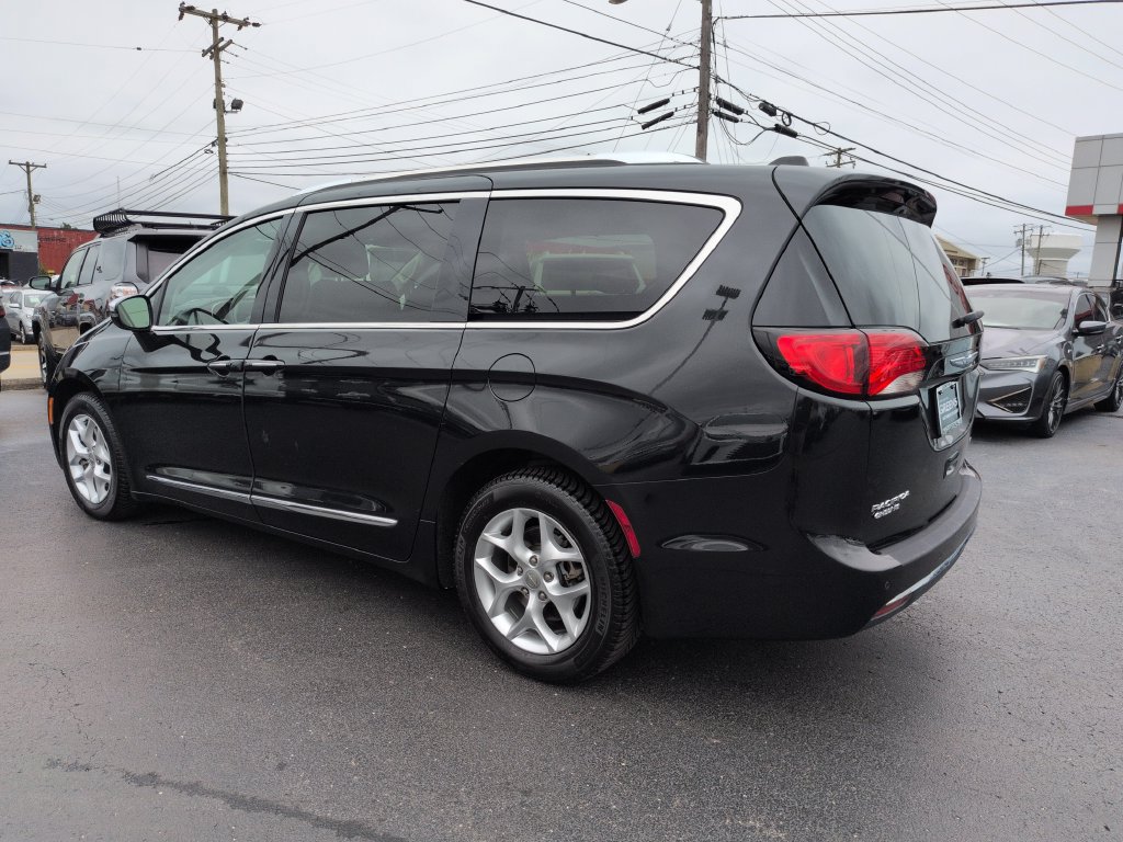 Used 2020 Chrysler Pacifica Limited FWD image 3