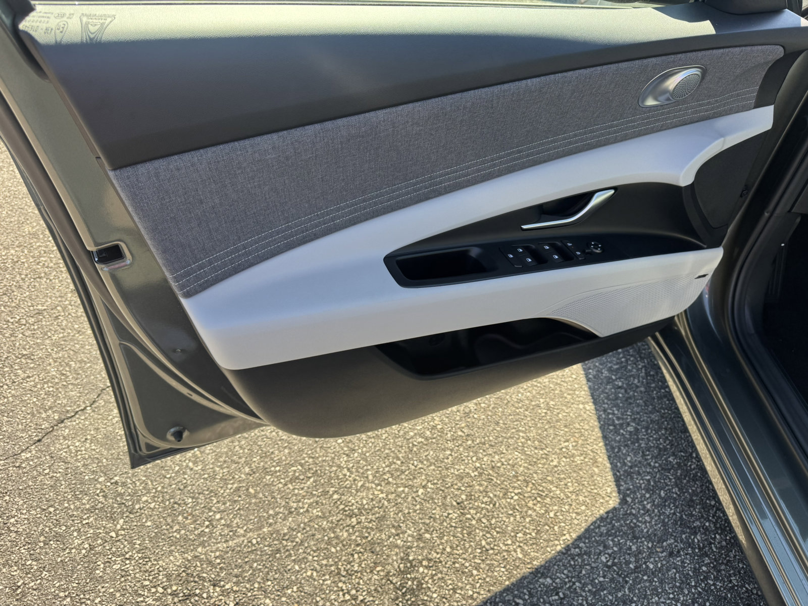 New 2025 Hyundai Elantra Limited w/ Cargo Package image 10