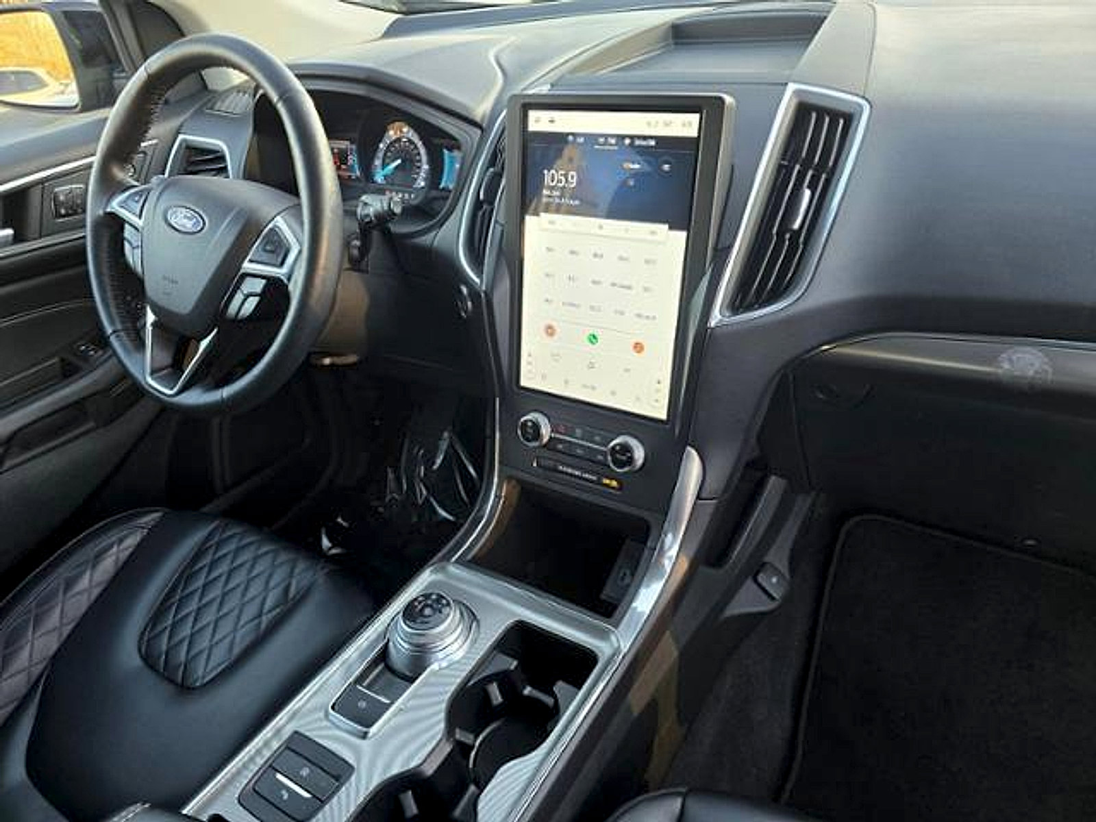 Used 2024 Ford Edge Titanium image 10