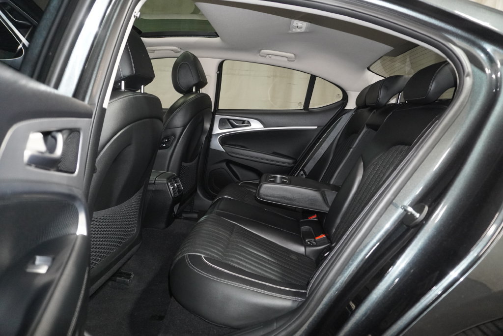 Used 2022 Genesis G70 2.0T w/ Prestige Package AWD/4WD image 13