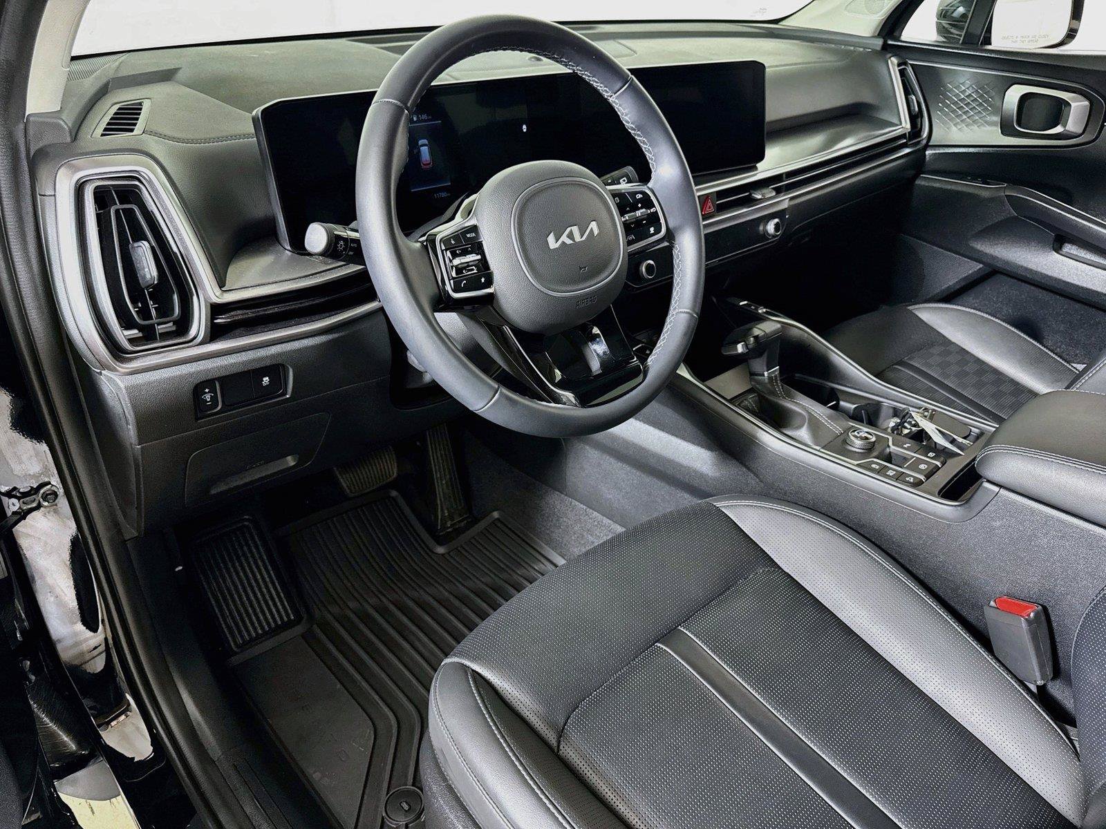 Used 2025 Kia Sorento S FWD image 7