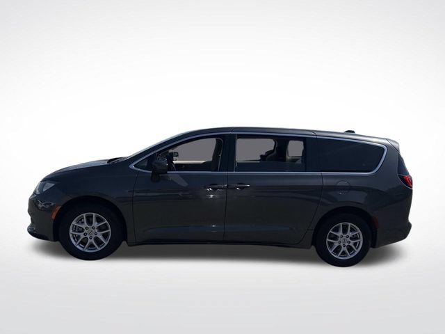 Used 2023 Chrysler Voyager LX FWD image 2