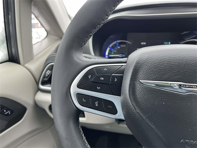 Certified 2022 Chrysler Pacifica Touring-L w/ Uconnect Theater Family Group image 17