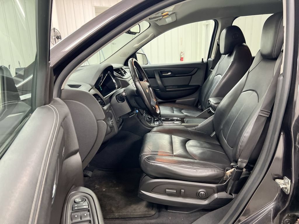 Used 2017 Chevrolet Traverse LT FWD image 19