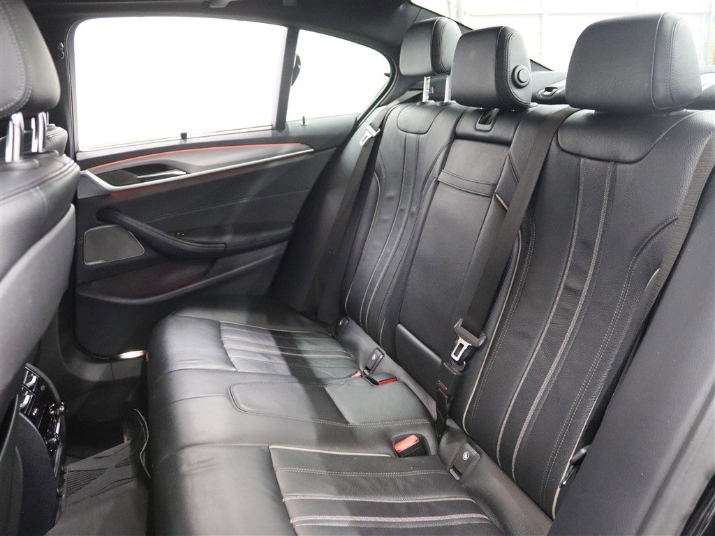 Used 2018 BMW 530i xDrive image 12