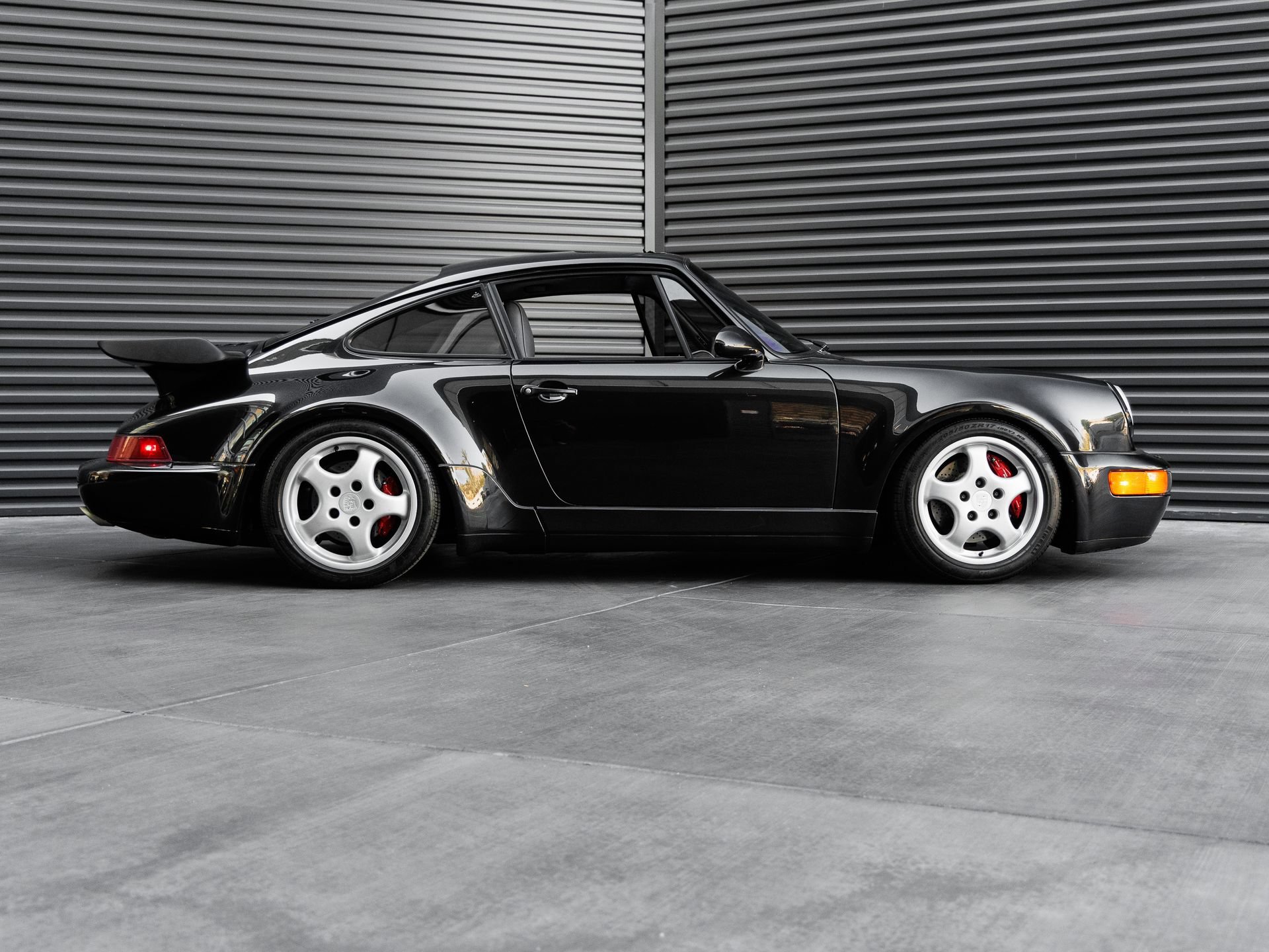 Used 1992 Porsche 911 Turbo RWD image 8