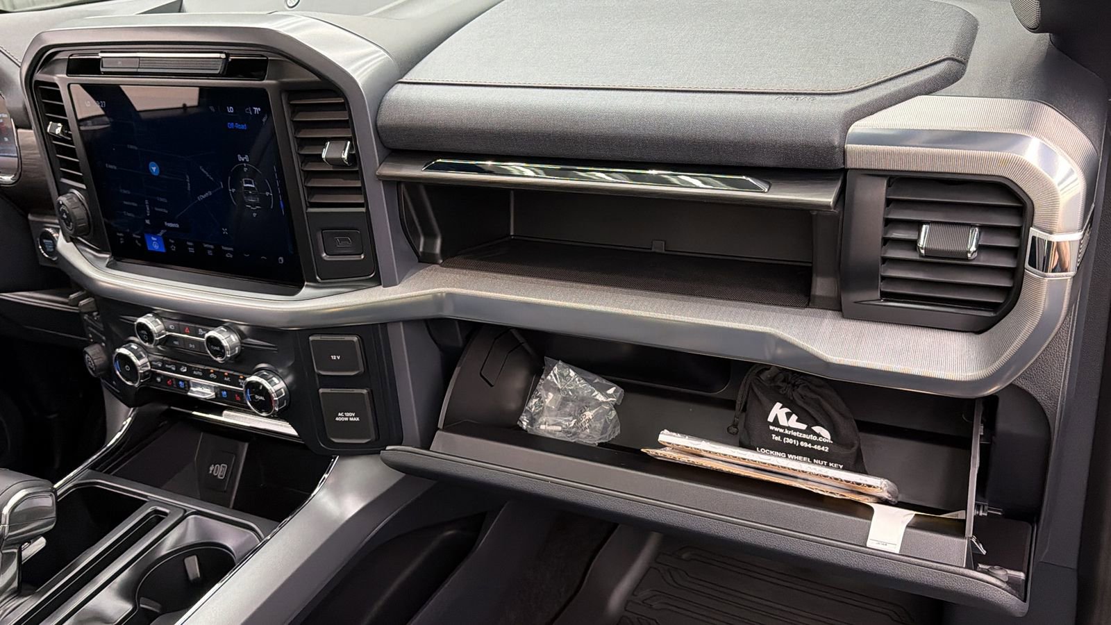 Used 2025 Ford F150 Lariat w/ Tow/Haul Package image 38