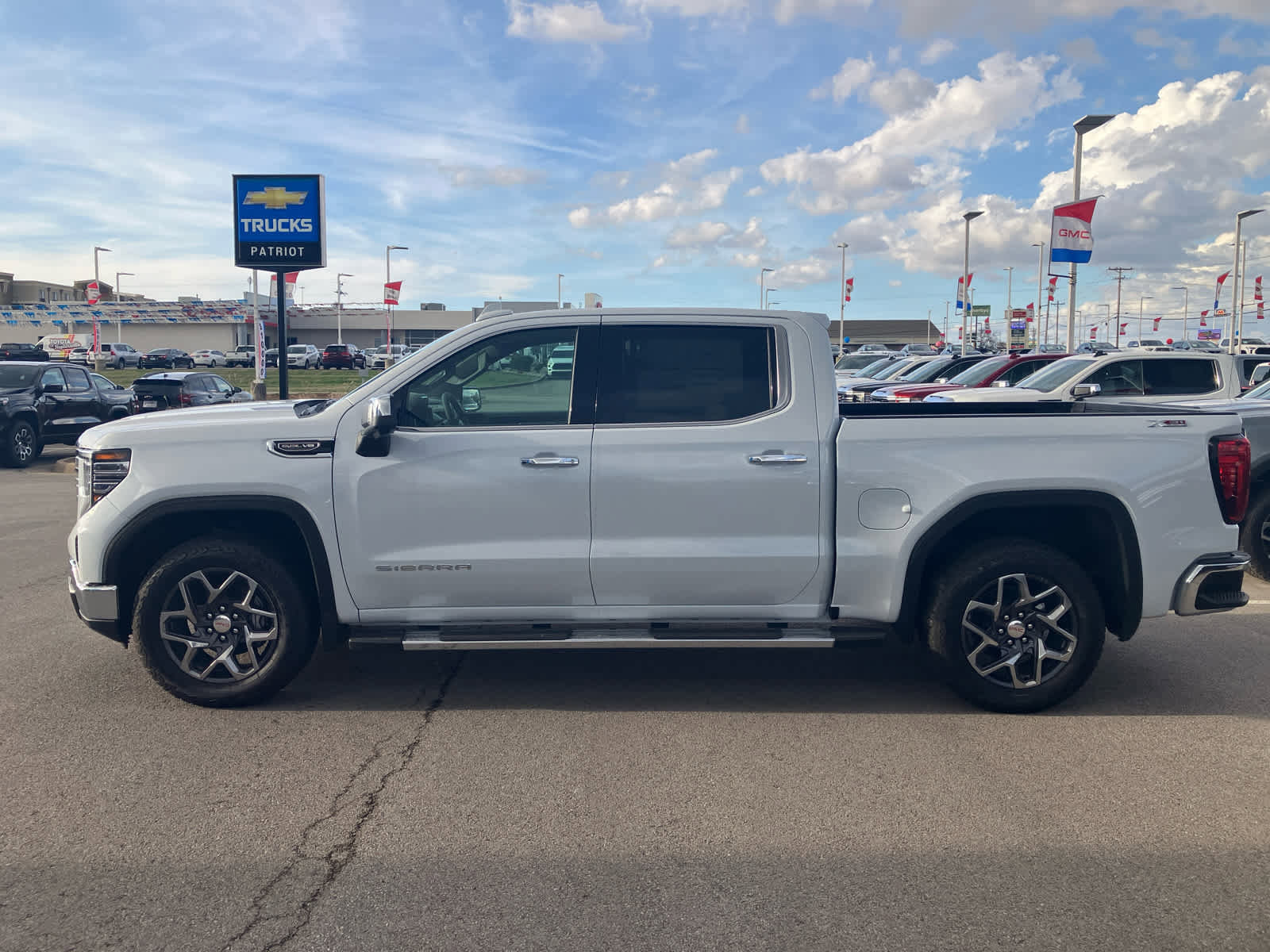New 2026 GMC Sierra 1500 SLT w/ SLT Premium Plus Package image 4