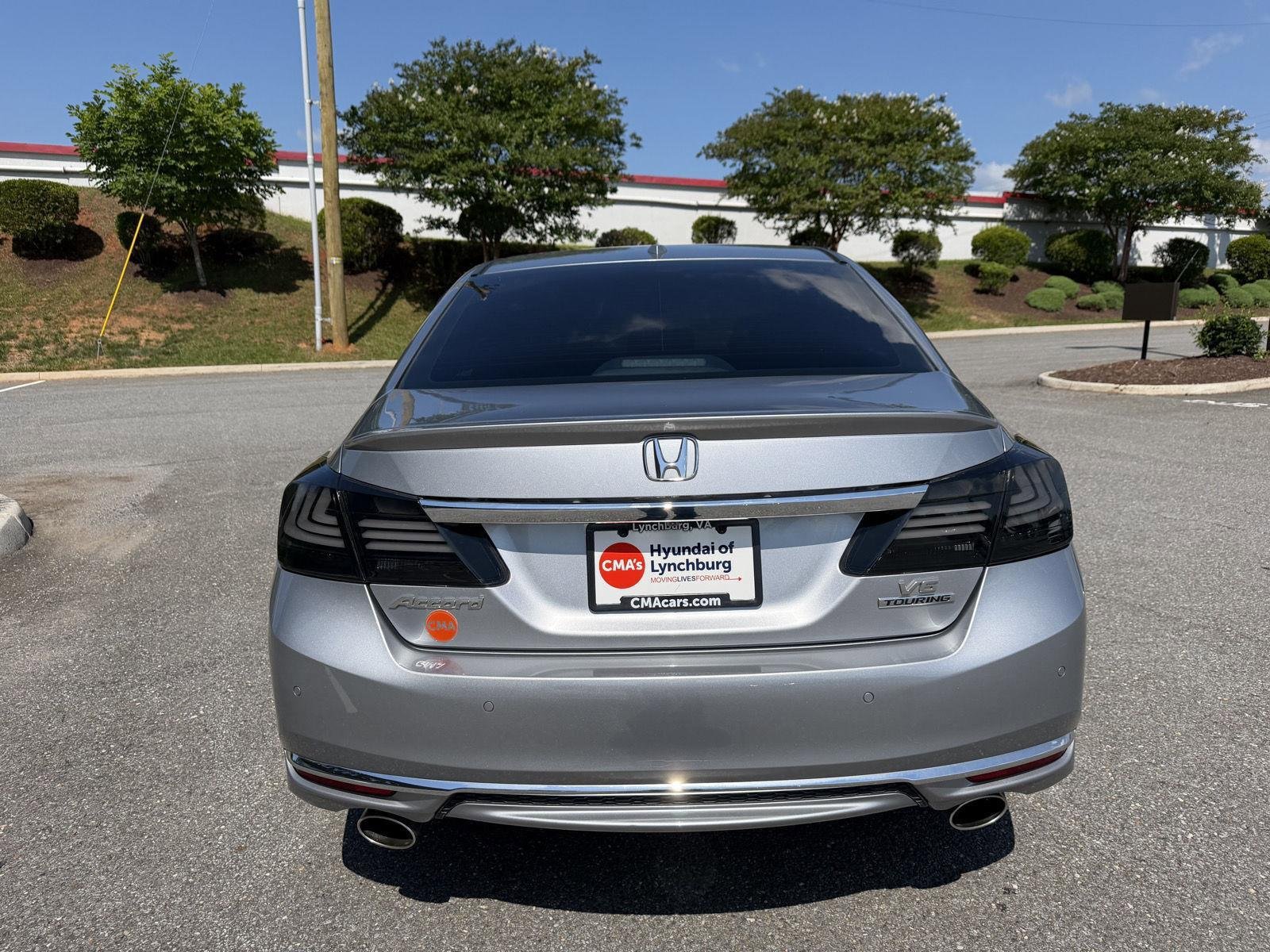 Used 2017 Honda Accord Touring image 8