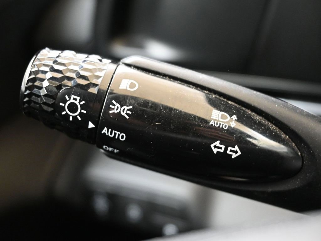 Certified 2025 Hyundai Elantra SE image 28