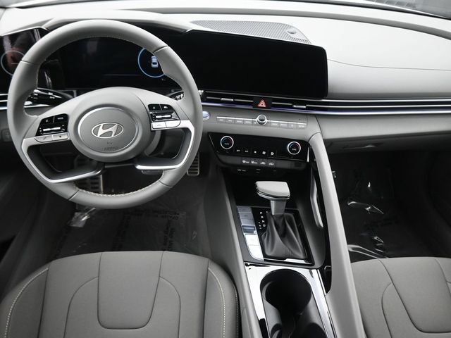 Certified 2025 Hyundai Elantra SEL FWD image 13