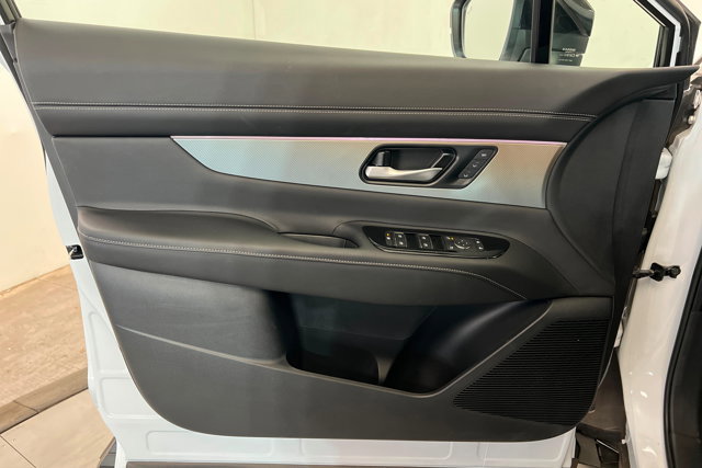Used 2025 Nissan Murano SL AWD/4WD image 14