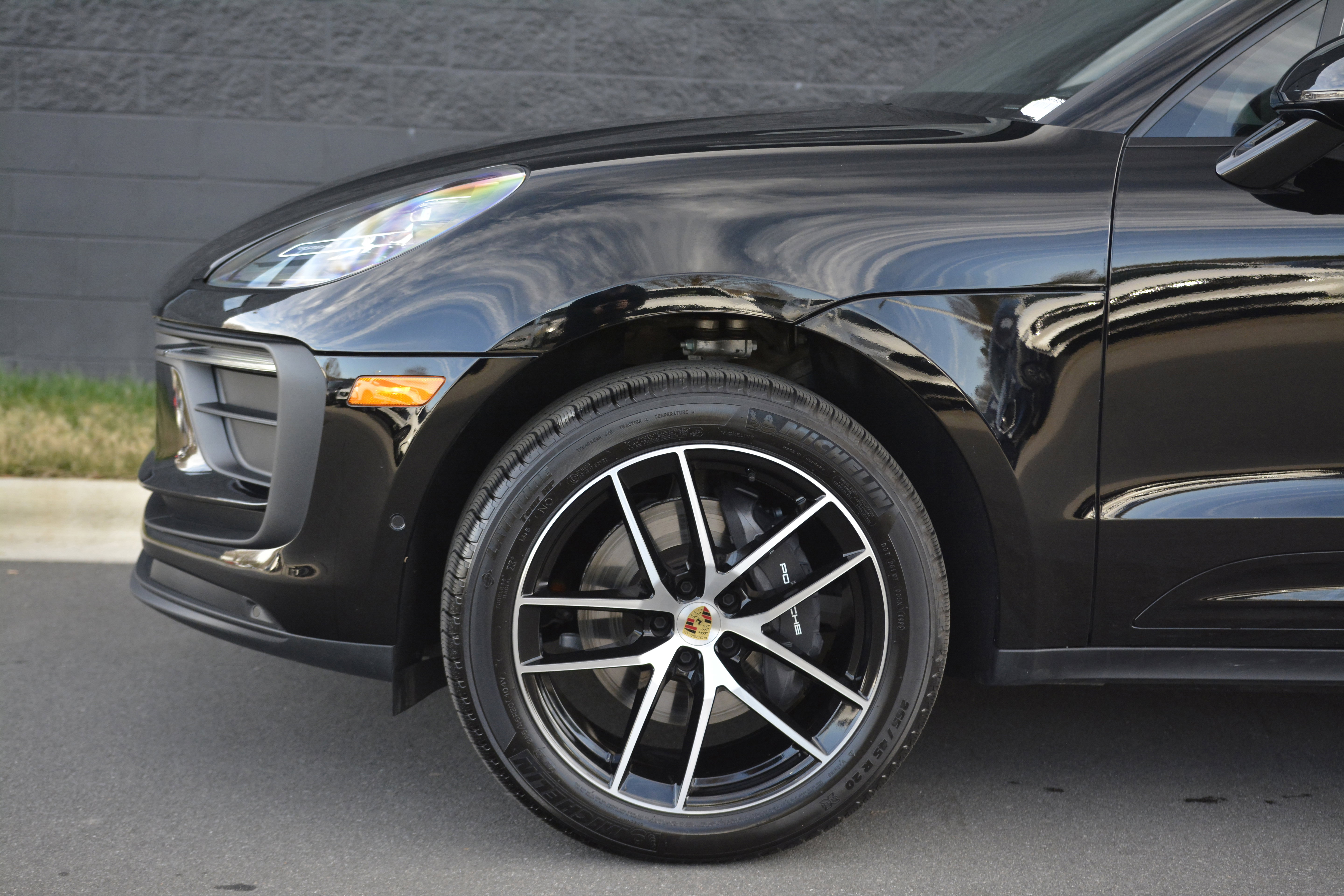 Used 2025 Porsche Macan AWD/4WD image 38