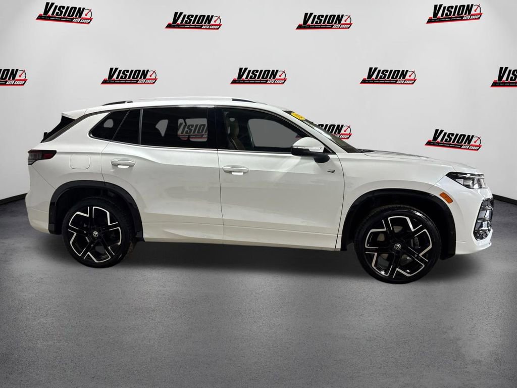 Used 2025 Volkswagen Tiguan SEL R-Line AWD/4WD image 4