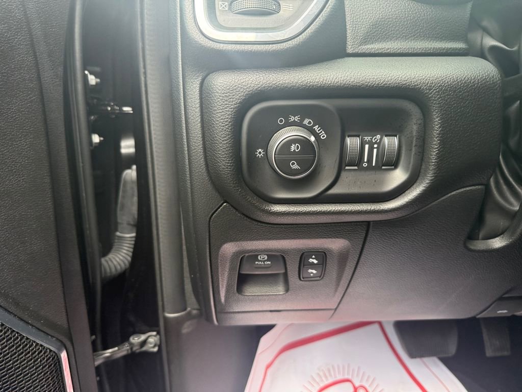 Used 2025 RAM 1500 Laramie AWD/4WD image 18