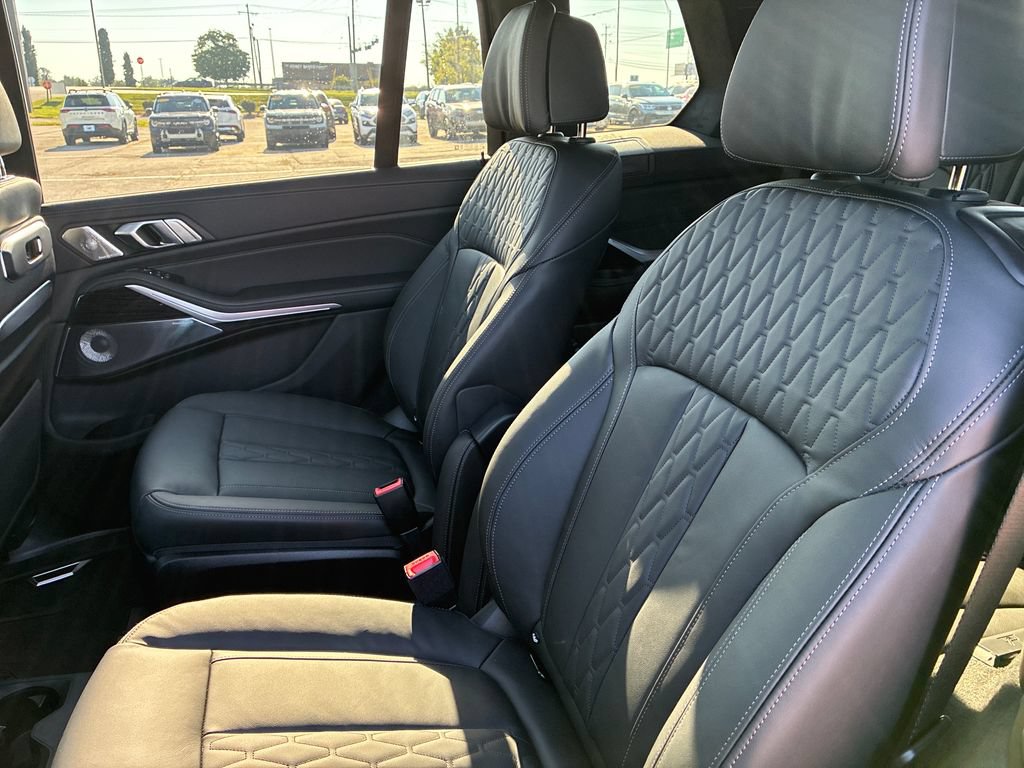 New 2027 BMW X7 xDrive40i w/ Executive Package AWD/4WD image 19