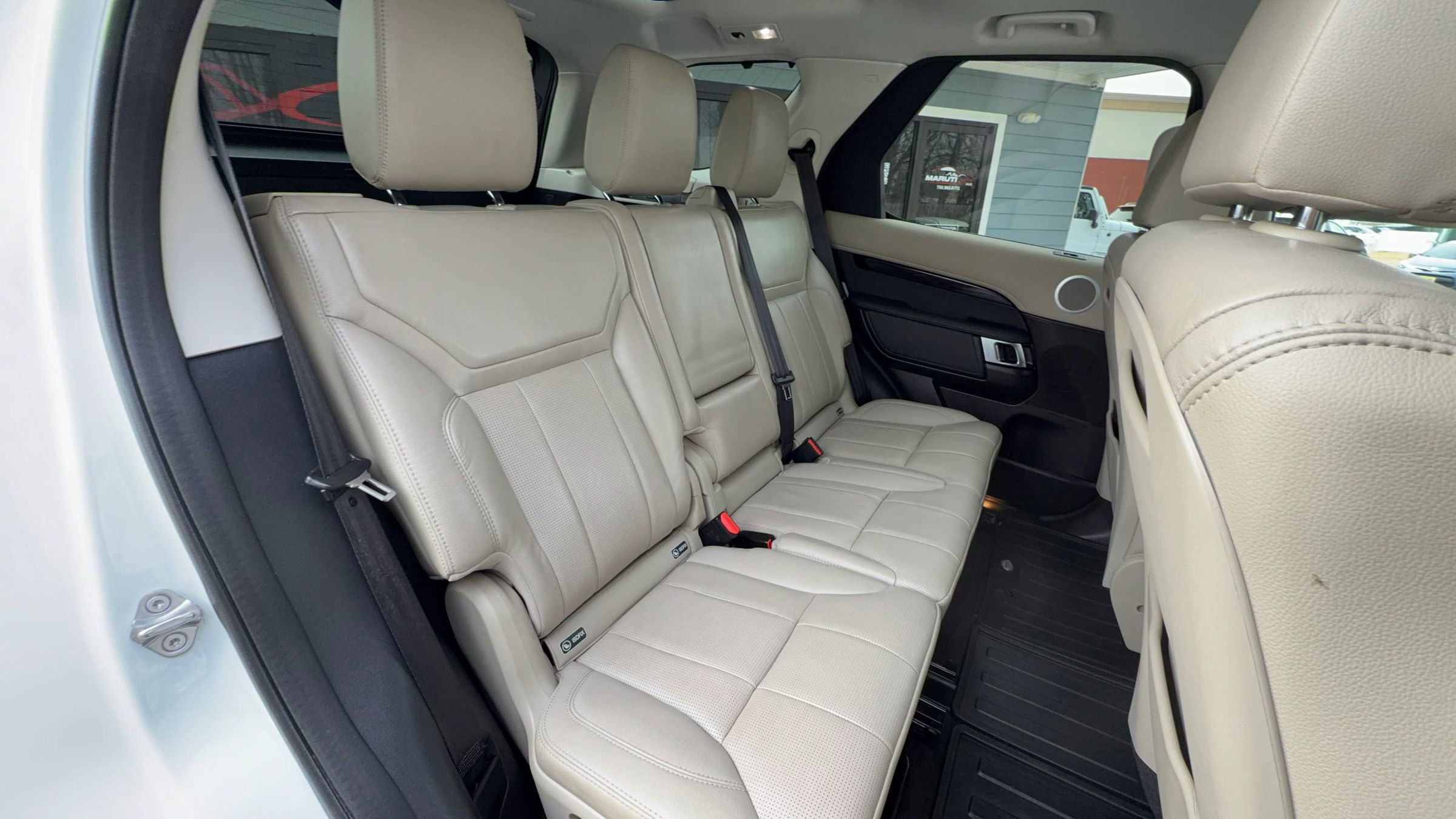 Used 2017 Land Rover Discovery SE image 23